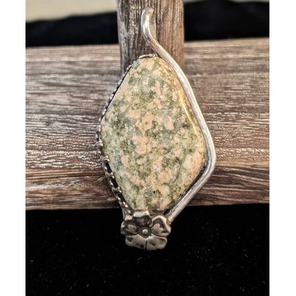 Thulite or Unakite Large Stone Pendant Set in Sterling 925 Marked 'Irene' - Picture 2 of 8